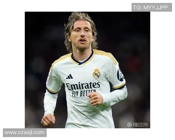 足球明星脱下球衣背后的意义与赛场内外的独特瞬间解析