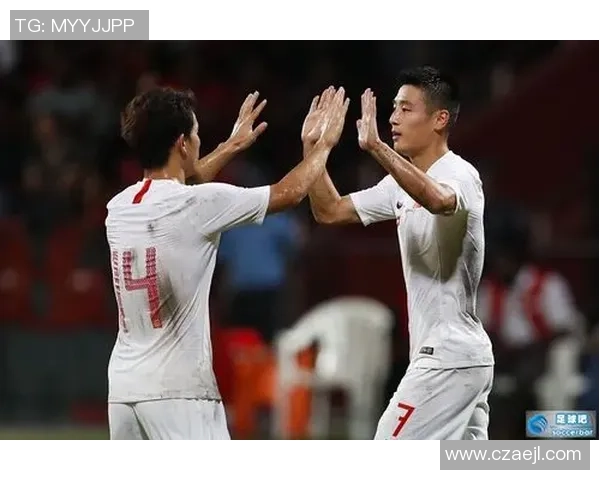 足球球星弹钢琴展现多才多艺虎扑回放精彩瞬间引发球迷热议